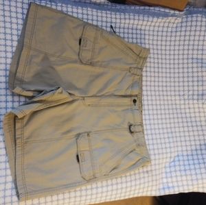 Wrangler/Authentic Issue/ Size : 42 SHORTS